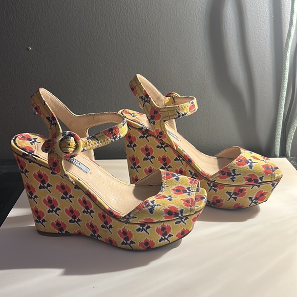 Prada yellow & floral platform, wedge sandals - Picture 3 of 12